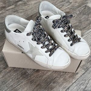 AUTHENTIC golden goose sneakers with two laces